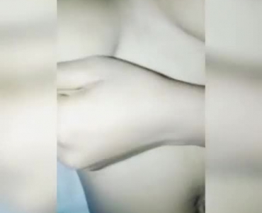 एक बड़े स्तन जापानी द्वारा गधा और चूत की चूत।