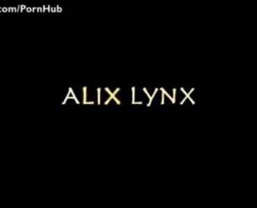Alix Lynx Oluptuous अश्लील लेज़ी गधा ऊँची एड़ी के साथ सैंडल में नच।
