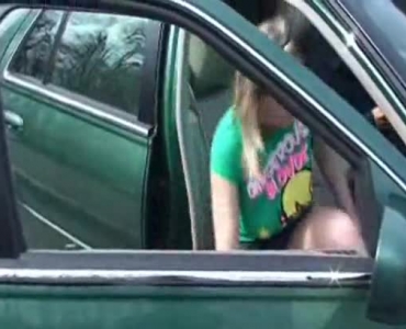 Pretty Blonde Chick Is Giving Free Blowjob Lessons To Her Friends And They Like It
