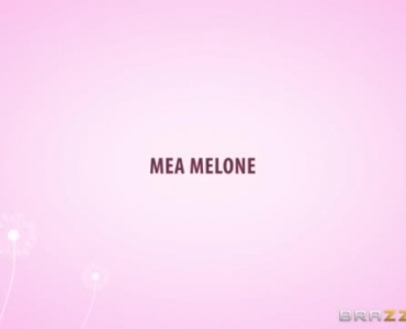 Mea Melone एक अनुभवी, परिपक्व श्यामला है, जो यातना और कड़ी मेहनत करना पसंद करती है