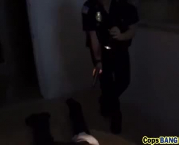 किशोर पुलिस हमेशा डबल डोंग के लिए कमबख्त मशीनों का परीक्षण कर रहे हैं