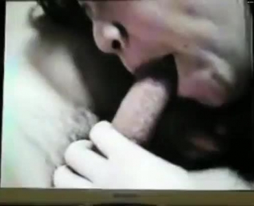 असली जापानी शौकिया किशोर अजनबी के साथ मुंह सेक्स करने के लिए गधा, मूसली, और पैर की अंगुली पर नितंब